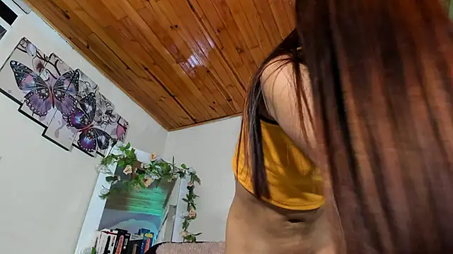 Snapshot of emili_clark chatting on 03-23-25, 07:31 emili clark online show from 03-23-25, 07:31