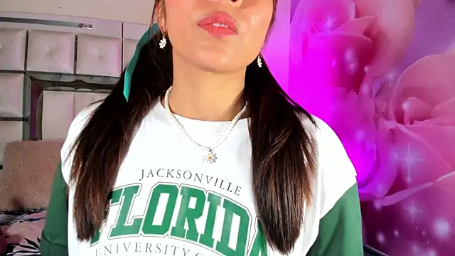 Snapshot of emili_clark chatting on 10-17-25, 04:37 emili clark online show from 10-17-25, 04:37