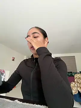 Snapshot of sophierooy22 chatting on 06-17-26, 03:24 sophierooy22 online show from 06-17-26, 03:24