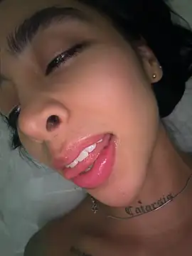 Snapshot of sophierooy22 chatting on 07-25-26, 01:47 sophierooy22 online show from 07-25-26, 01:47