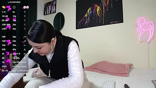 Emmie Hot online show from 02-04-25, 12:11