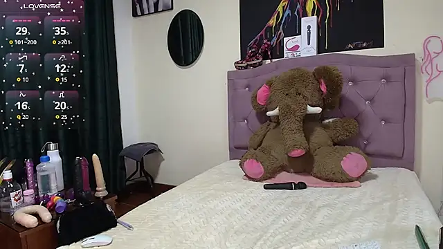 Emmie Hot online show from 09-26-25, 12:09