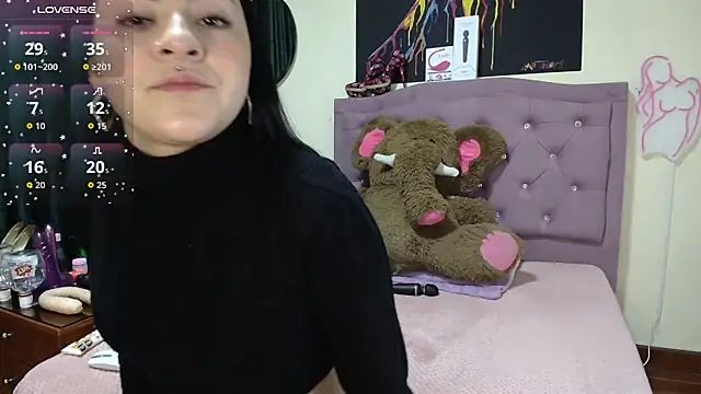 Emmie Hot online show from 10-06-25, 12:02