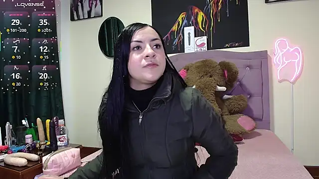 Emmie Hot online show from 04-15-26, 11:50