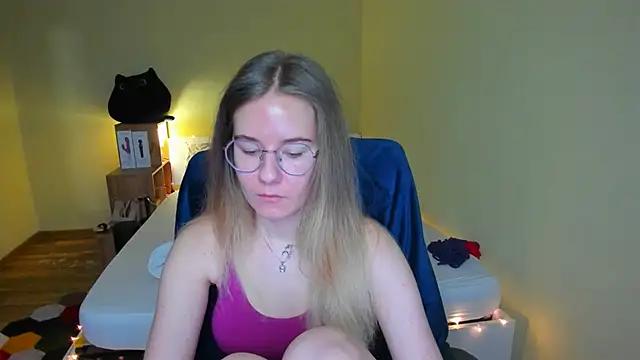 EmilyPaw online show from 02-13-25, 06:27