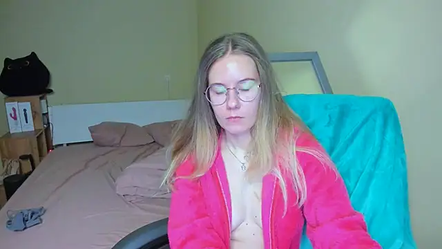 EmilyPaw online show from 02-21-25, 06:15