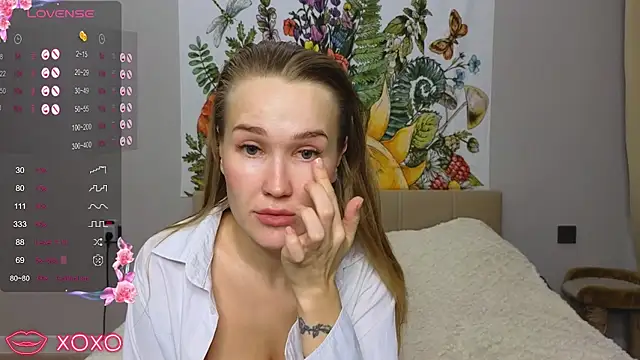 Snapshot of DianaShermy chatting on 10-27-25, 03:16 DianaShermy online show from 10-27-25, 03:16