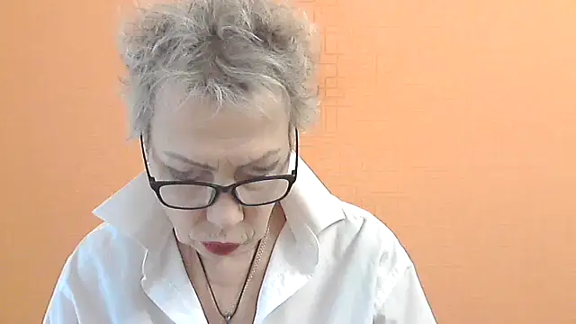 NessyJenixs online show from 11-18-25, 07:35