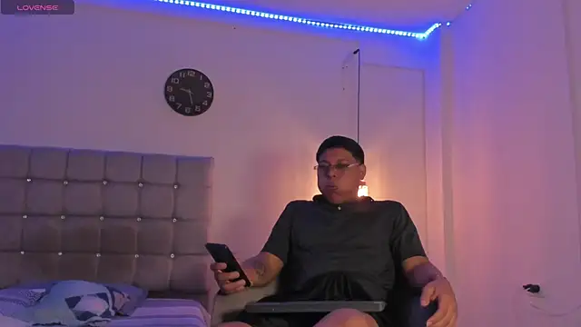 Tylerdrdn online show from 10-28-25, 05:44