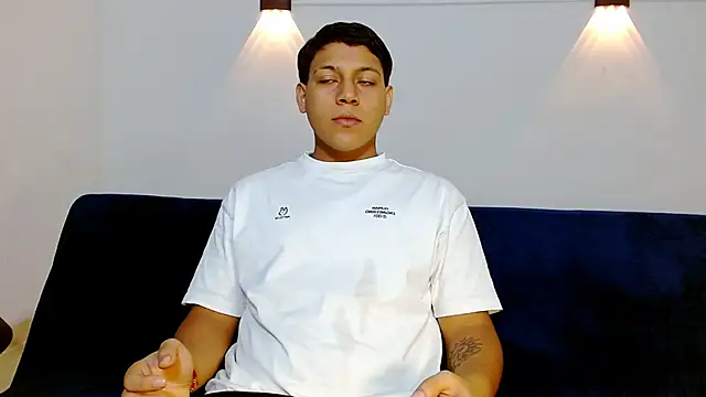 Tylerdrdn online show from 11-19-25, 03:45