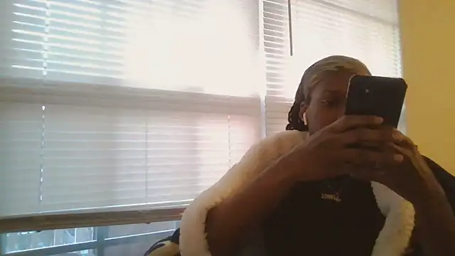 Snapshot of theprettysoles chatting on 02-26-25, 11:15 theprettysoles online show from 02-26-25, 11:15