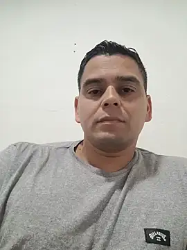 leandroc04 online show from 11-05-25, 06:41