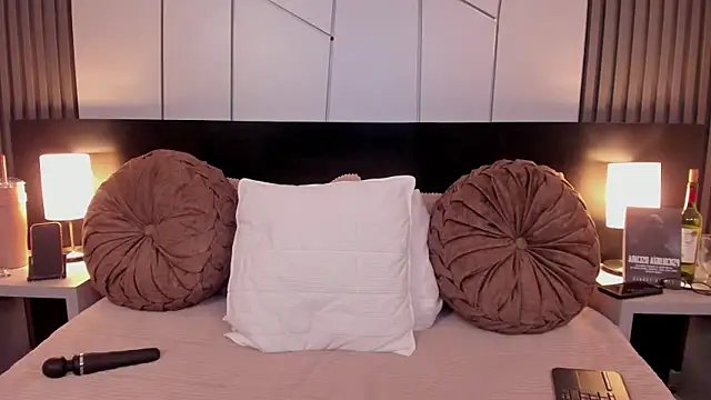 fiorella paris online show from 12-02-25, 04:40