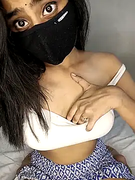 Snapshot of Love-N chatting on 09-21-25, 03:57 Love-N online show from 09-21-25, 03:57