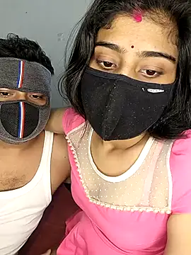 Snapshot of Love-N chatting on 11-12-25, 07:35 Love-N online show from 11-12-25, 07:35