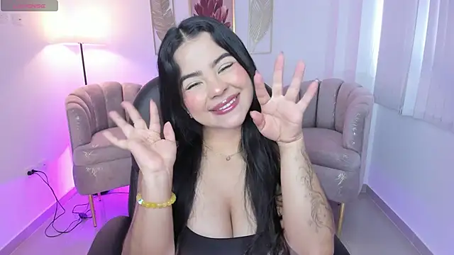 Layla Breezee online show from 11-23-25, 12:05