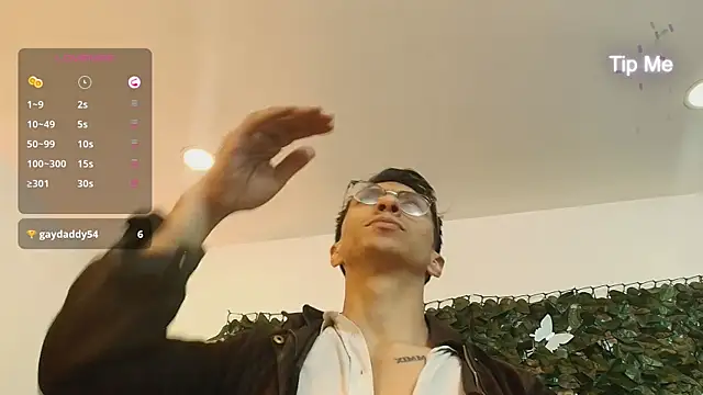 ApoloCruz online show from 10-24-25, 05:59