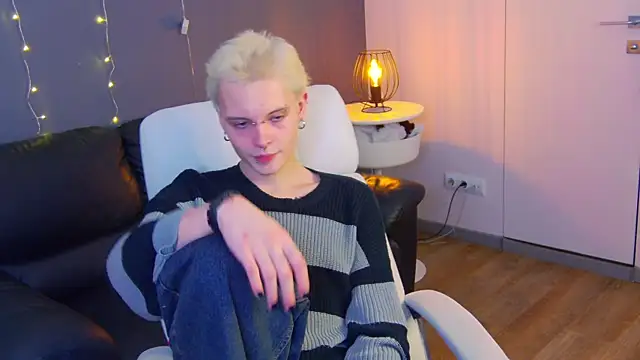 Snapshot of DemianEnglen chatting on 01-21-25, 12:57 DemianEnglen online show from 01-21-25, 12:57