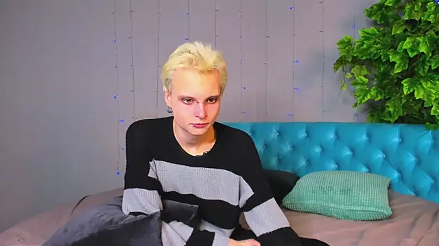 Snapshot of DemianEnglen chatting on 02-02-25, 11:42 DemianEnglen online show from 02-02-25, 11:42