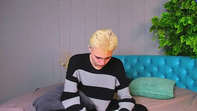 Snapshot of DemianEnglen chatting on 02-03-25, 02:47 DemianEnglen online show from 02-03-25, 02:47