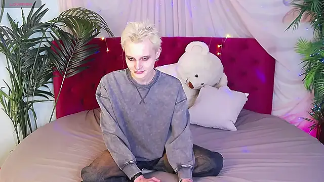 Snapshot of DemianEnglen chatting on 02-04-25, 08:38 DemianEnglen online show from 02-04-25, 08:38