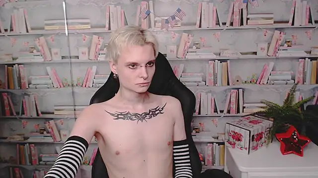 Snapshot of DemianEnglen chatting on 03-02-25, 11:42 DemianEnglen online show from 03-02-25, 11:42