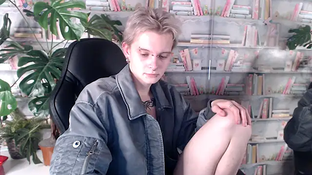 Snapshot of DemianEnglen chatting on 03-15-25, 08:32 DemianEnglen online show from 03-15-25, 08:32