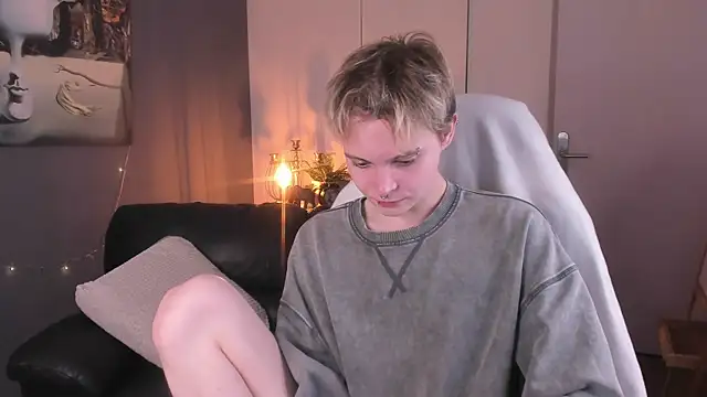 Snapshot of DemianEnglen chatting on 09-27-25, 01:27 DemianEnglen online show from 09-27-25, 01:27