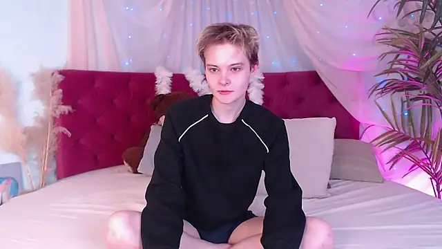 Snapshot of DemianEnglen chatting on 10-04-25, 10:08 DemianEnglen online show from 10-04-25, 10:08