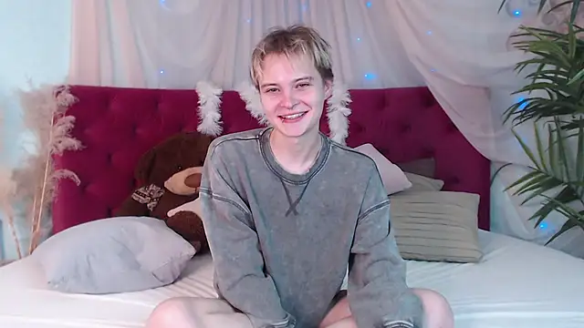 Snapshot of DemianEnglen chatting on 10-08-25, 09:45 DemianEnglen online show from 10-08-25, 09:45