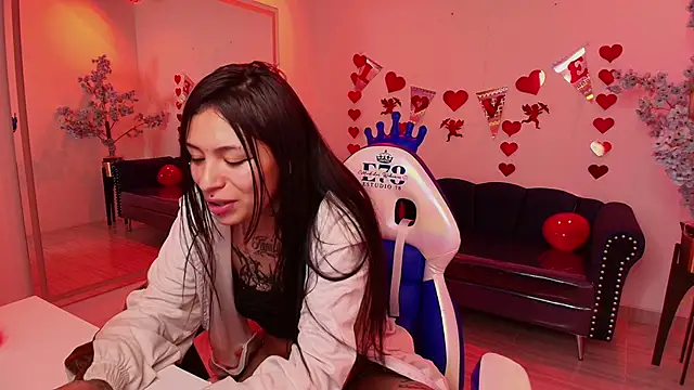 Snapshot of Charlotte_ethan chatting on 02-16-25, 06:43 Charlotte ethan online show from 02-16-25, 06:43