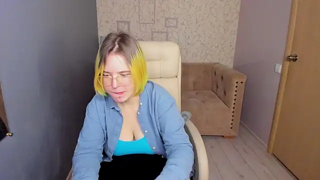 Manic pixie  online show from 01-25-25, 01:30