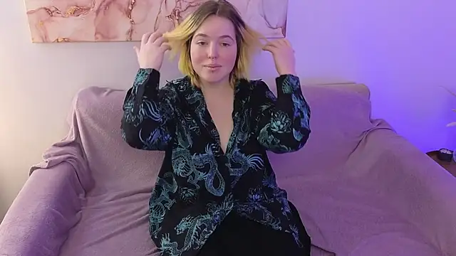 Manic pixie  online show from 02-04-25, 11:05