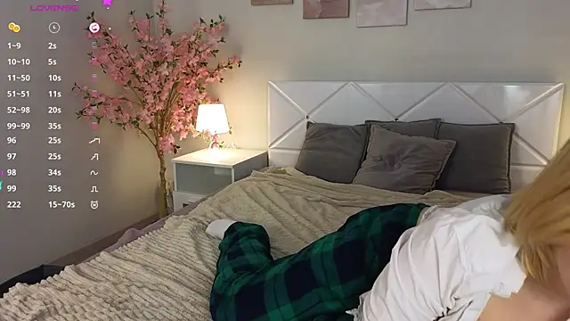 Manic pixie  online show from 03-02-25, 10:56