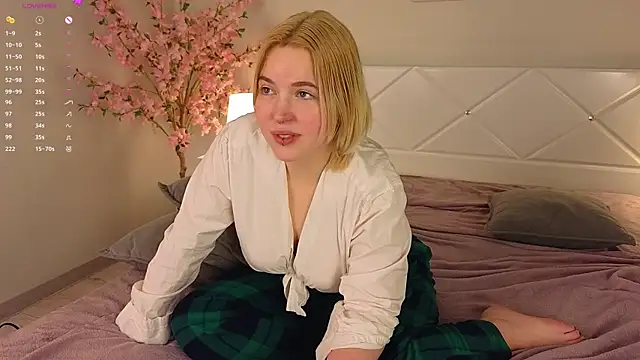 Manic pixie  online show from 03-07-25, 04:44