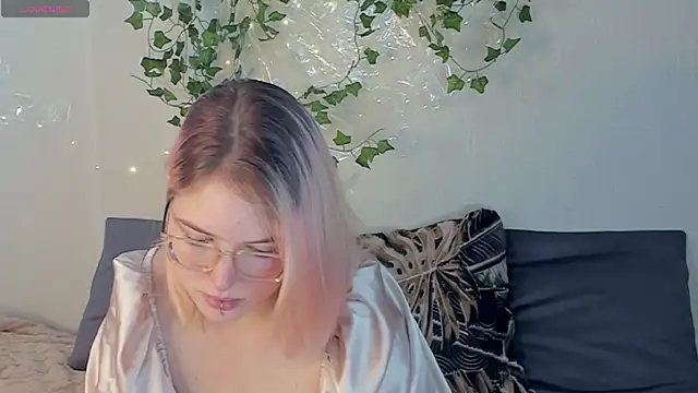 Manic pixie  online show from 09-12-25, 02:06