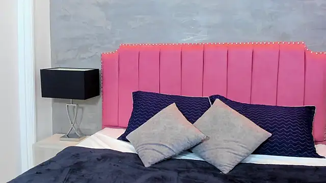 Alaia Colins online show from 09-15-25, 04:34