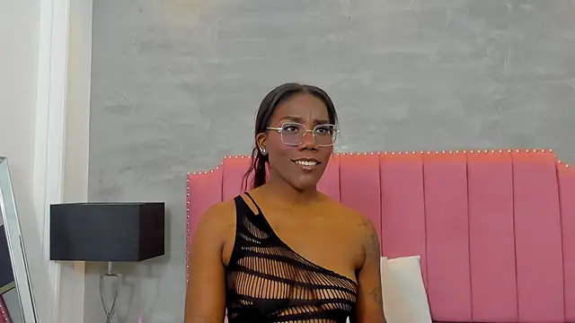 Snapshot of Alaia_Colins chatting on 11-17-25, 05:02 Alaia Colins online show from 11-17-25, 05:02