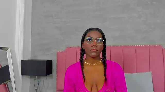 Snapshot of Alaia_Colins chatting on 11-24-25, 03:50 Alaia Colins online show from 11-24-25, 03:50