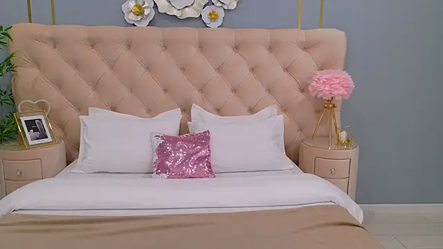 Snapshot of SandraTucker chatting on 11-14-25, 03:05 SandraTucker online show from 11-14-25, 03:05