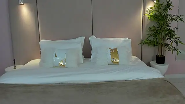 Snapshot of SandraTucker chatting on 11-23-25, 02:55 SandraTucker online show from 11-23-25, 02:55