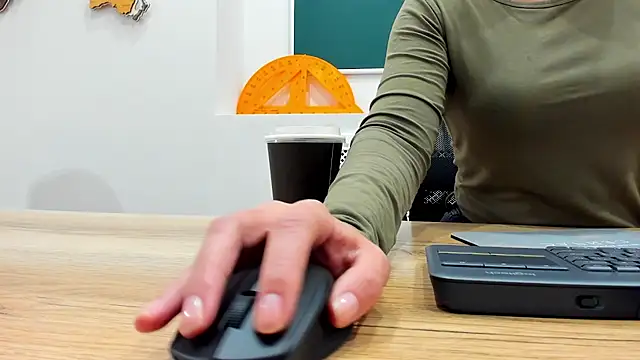 Snapshot of SandraTucker chatting on 11-26-25, 10:05 SandraTucker online show from 11-26-25, 10:05