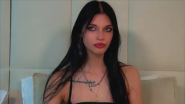 Snapshot of BeverlyMost chatting on 06-11-26, 12:32 BeverlyMost online show from 06-11-26, 12:32