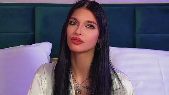 Snapshot of BeverlyMost chatting on 06-19-26, 06:40 BeverlyMost online show from 06-19-26, 06:40