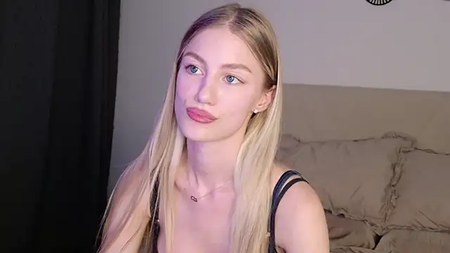 Snapshot of GabriellaOlsen chatting on 06-11-26, 03:43 GabriellaOlsen online show from 06-11-26, 03:43