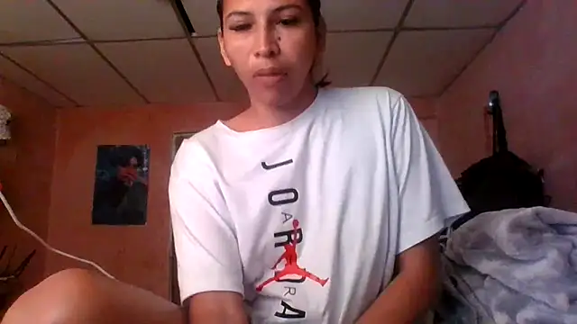 Snapshot of ammy_lee20 chatting on 01-08-25, 08:18 ammy lee20 online show from 01-08-25, 08:18