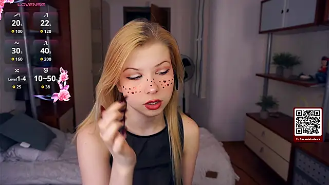 LynetHakes online show from 09-30-25, 04:17