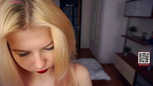 LynetHakes online show from 11-22-25, 04:22