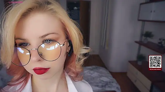 LynetHakes online show from 11-26-25, 06:36