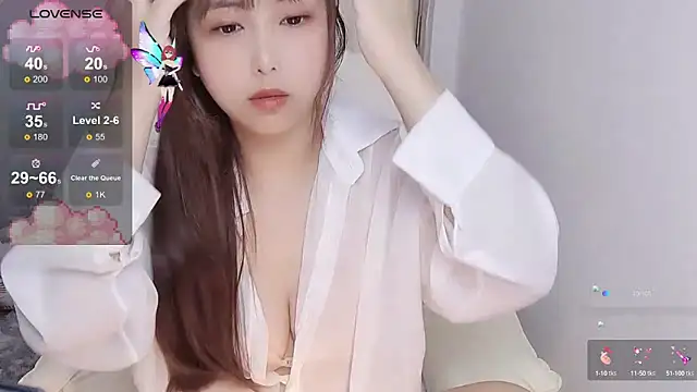 Snapshot of tunestar chatting on 10-08-25, 12:52 tunestar online show from 10-08-25, 12:52